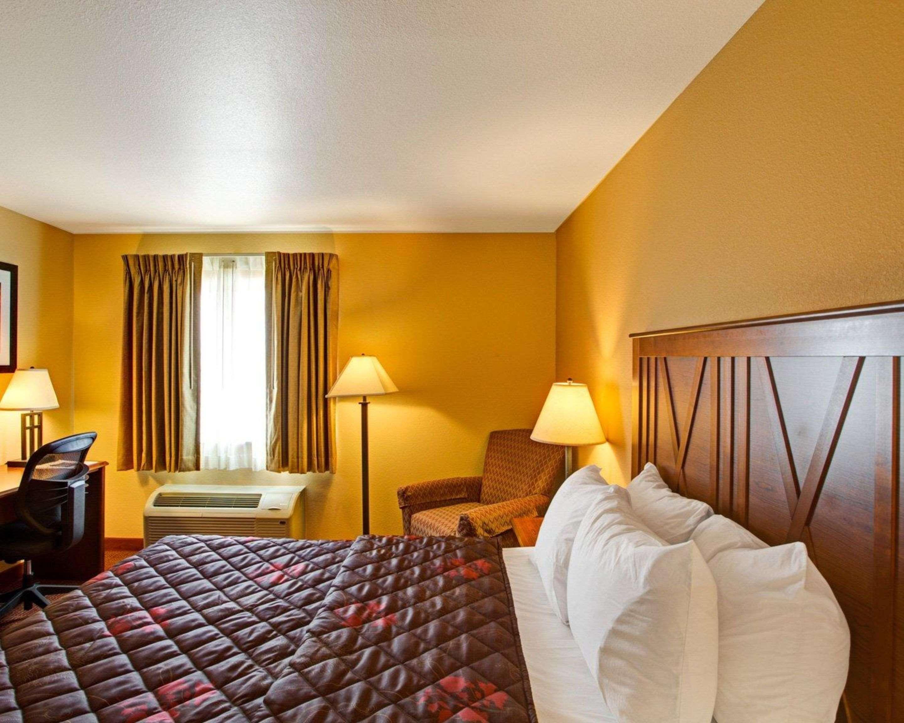 Rodeway Inn & Suites Phillipsburg Екстер'єр фото