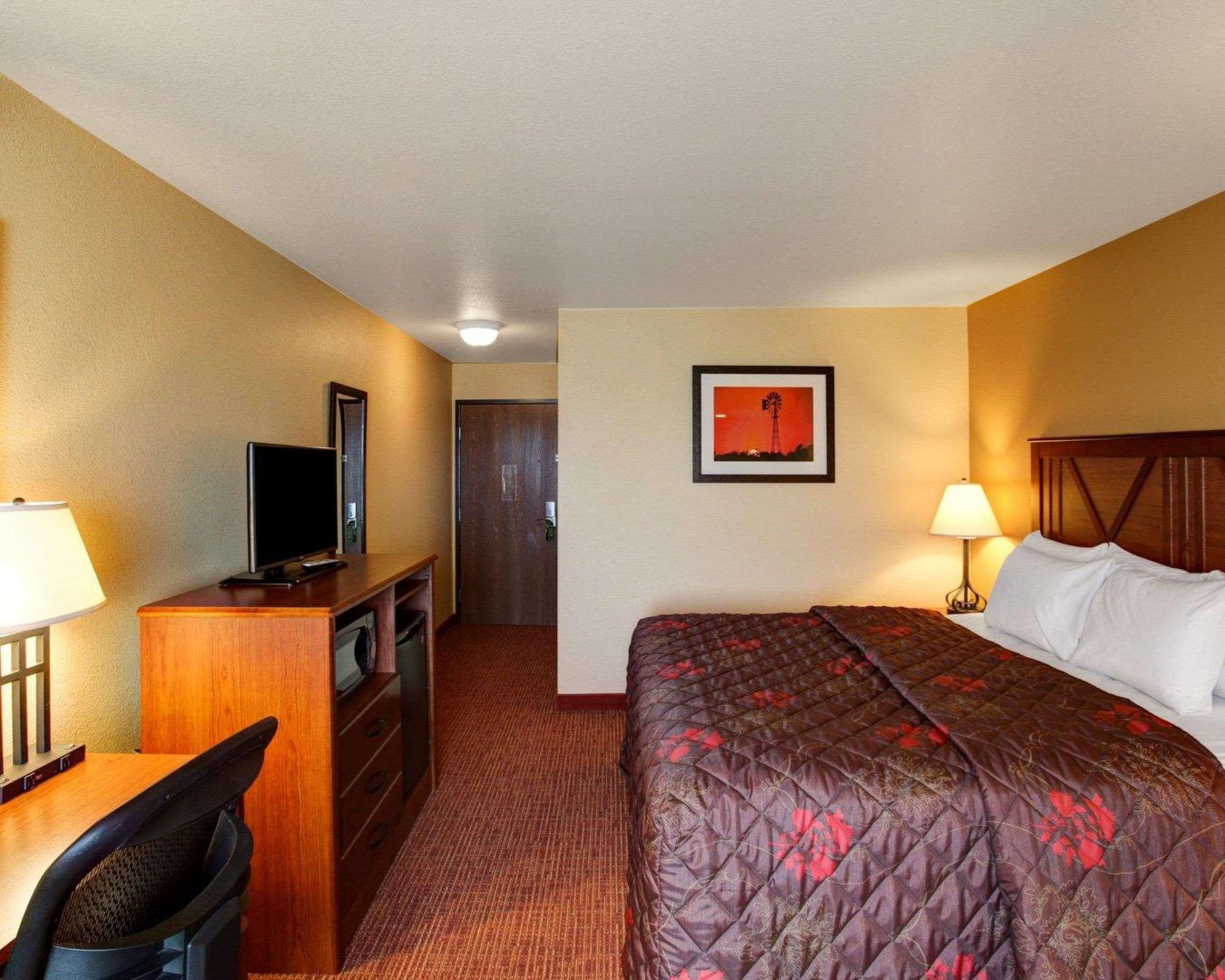 Rodeway Inn & Suites Phillipsburg Екстер'єр фото